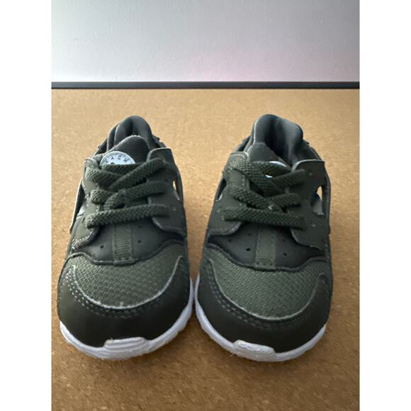Nike Air Huarache Sneakers | Toddler Boys Olive Green US 4C | UK 3.5 | EUR 19.5 - Picture 1 of 7